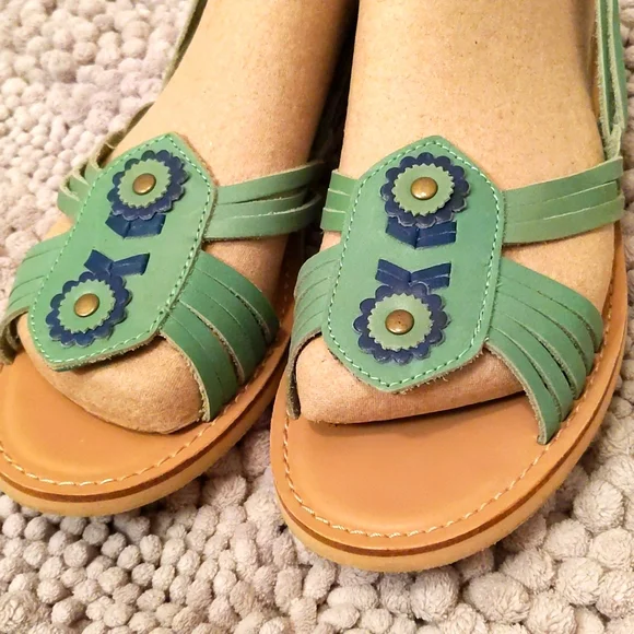 Adorable Huaraches Strappy Sandals - Picture 2 of 7